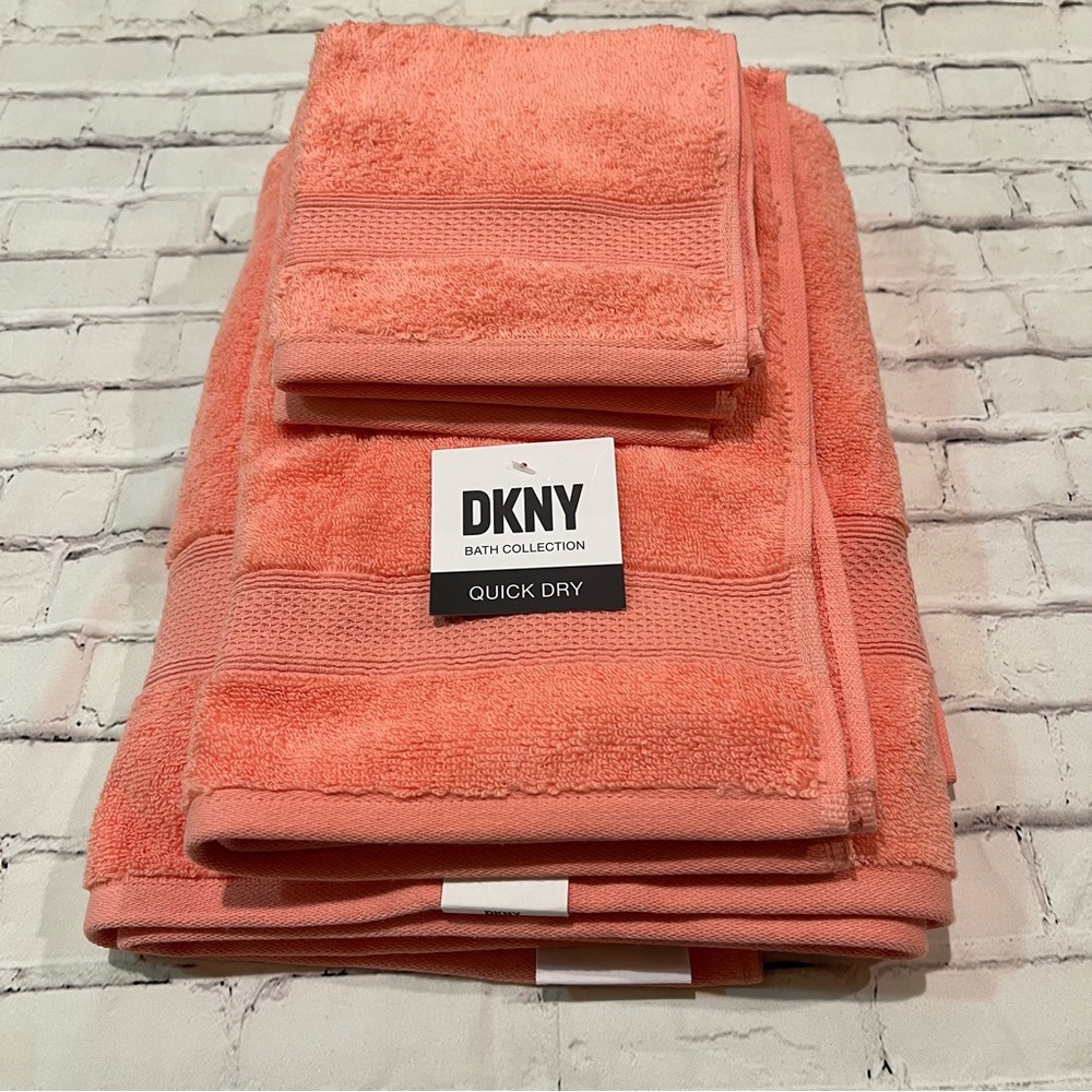 NEW DKNY Nottingham Coral Towel Set, 3 piece, color coral